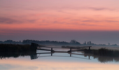 Obraz na płótnie Canvas Moody sunrise over the lake