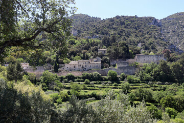 Fototapeta na wymiar Ansicht von Oppède-le-Vieux am Luberon, Provence, Frankreich