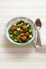 Falafel salad with pesto spinach avocado and sesame seeds (ph. Marianna Franchi)