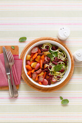 Ginger root salad with red beans spinach and zucchini noodles (ph. Marianna Franchi)