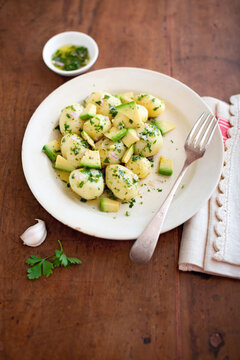 Potato salad with coriander pesto (ph. Marianna Franchi)