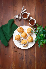 Cream puffs with ricotta cream and chocolate (ph. Marianna Franchi)