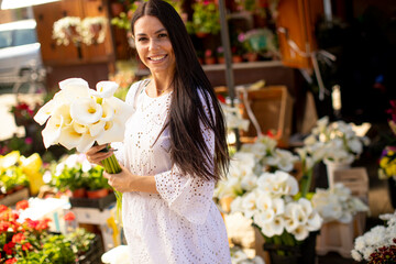 Young woman buying flowers at the flower market