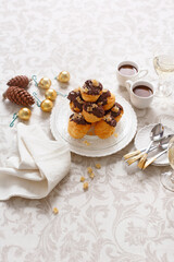 Profiteroles with cream and candied ginger (ph. Marianna Franchi)
