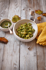 Italian gnocchi with pesto (ph. Marianna Franchi)