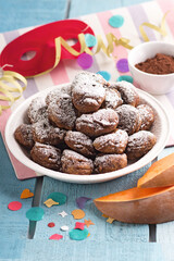 Chocolate cookies with sugar and melon (ph. Archivio Collection)