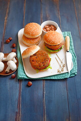 Bean burger with mushrooms and hazelnut (ph. Marianna Franchi)