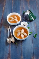 Beans quenelle with broth and basil (ph. Marianna Franchi)