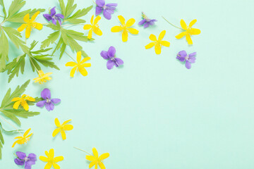 Fototapeta na wymiar summer flowers on green paper background