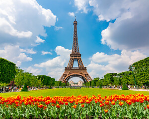 Eiffel Tower and spring tulips on Field of Mars, Paris, France - obrazy, fototapety, plakaty