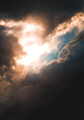Fototapeta na wymiar rays of light passing through the clouds