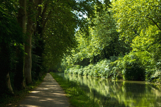 Weg am Canal du Midi bei Beziers in S&uuml;dfrankreich