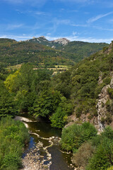 Fototapeta na wymiar Flusslandschaft bei Olargues in Südfrankreich