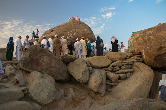 Muslim pilgrims in the Thawr Cave. Jabal Thawr or Thur is historical place in Islamic world.