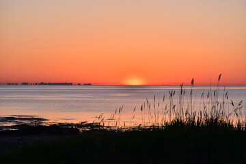 Fototapeta na wymiar Sunrise at Raritan bay New Jersey