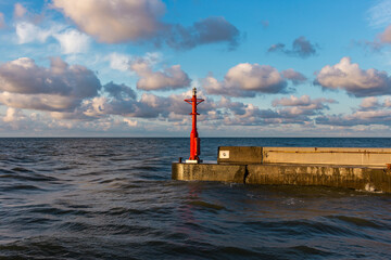 Morze bałtyckie Rowy Wejście do portu Reda Chmury