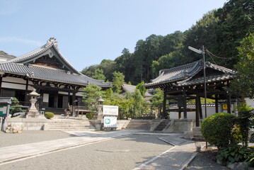 Fototapeta premium 仏光寺本廟 光寿堂と鐘楼 京都市東山区