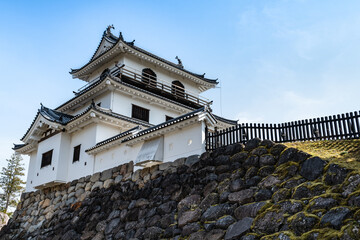 日本の城　春の益岡公園にある白石城