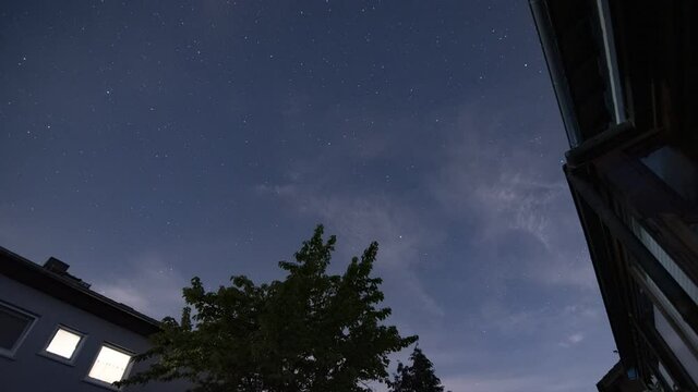 Zeitrafferaufnahme vom Sternenhimmel in Weiterstadt.