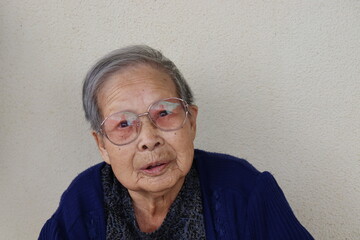 100歳のシニア女性