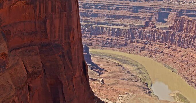 People at the edge taking Pictures at Grand Canyon 4K