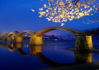 Photo sur Plexiglas Le pont Kintai Fleurs de cerisier de nuit du pont Kintaikyo