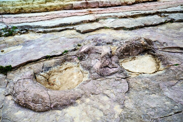 南米ボリビアの秘境、トロトロ渓谷の美しい地形と恐竜の足跡やUmajalanta鍾乳洞 © mizoyoko