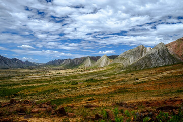 南米ボリビアの秘境、トロトロ渓谷の美しい地形と恐竜の足跡やUmajalanta鍾乳洞
