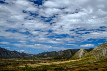 南米ボリビアの秘境、トロトロ渓谷の美しい地形と恐竜の足跡やUmajalanta鍾乳洞