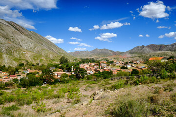 南米ボリビアの秘境、トロトロ渓谷の美しい地形と恐竜の足跡やUmajalanta鍾乳洞