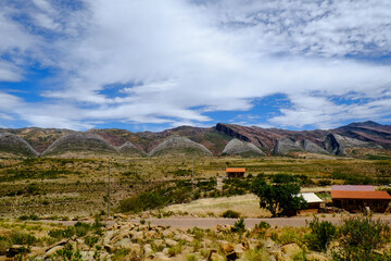 南米ボリビアの秘境、トロトロ渓谷の美しい地形と恐竜の足跡やUmajalanta鍾乳洞