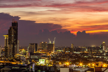 Fototapeta premium panoramic high-angle evening background of the city view,with natural beauty and blurred sunsets in the evening and the wind blowing all the time,showing the distribution of city center accommodation
