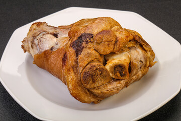 Baked pork knuckle with spices