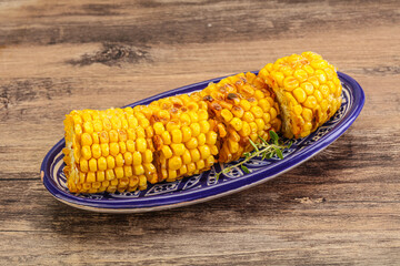 Grilled corn with oil and salt