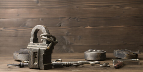 Fototapeta na wymiar Padlock, lock and key 1800