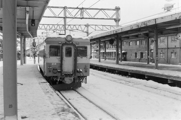 昭和50年12月の札幌駅と列車