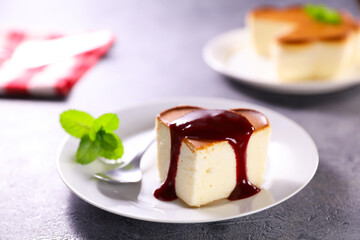 cheese cake with syrup pouring