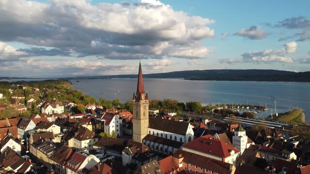 Die Altstadt von Radolfzell am Bodensee mit dem M&uuml;nsterturm