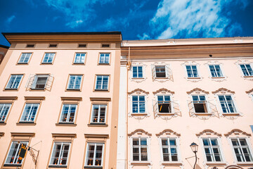 Fototapeta na wymiar Street view of downtown in Salzburg, Austria