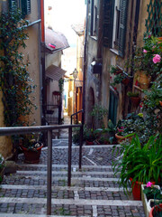 Romantischer Blick auf enge Gassen in Italien.