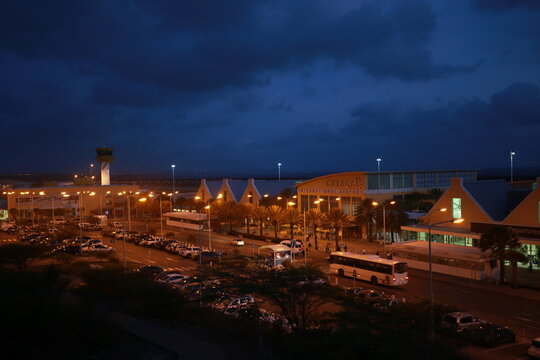 Flughafen Hato auf Curacao in der Morgend&auml;mmerung