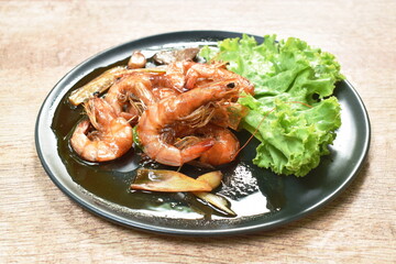 fried sweet shrimp with herb and lettuce arranging on plate