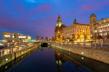 Fototapeta na wymiar Liverpool city center cityscape night