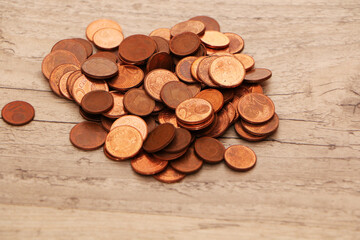 Money is scattered on the desk in the office and arranged in columns.