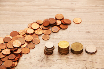 Money is scattered on the desk in the office and arranged in columns.
