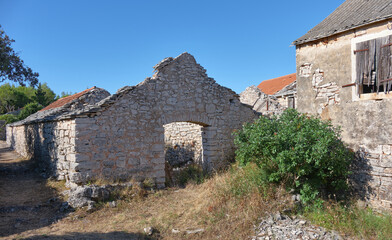 Fototapeta na wymiar an old riune in Humac historic Medieval Mediterranean village. hisorical authentic museum village of living of ancestors on hvar Croatia