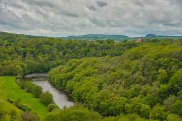 Landschaft im Morvan nahe der Abbaye de Cure im Burgund