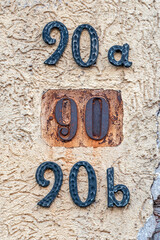 Hausnummer 90 , 90 a und 90 b