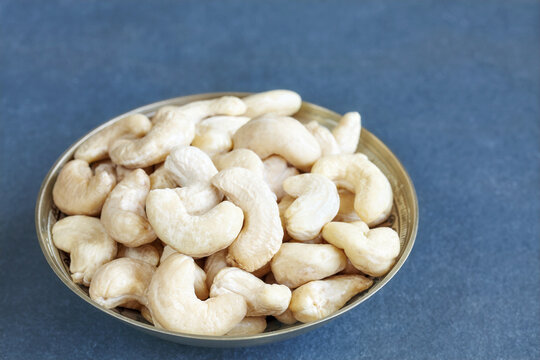 Cashew nuts in a bowl.