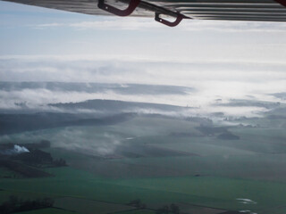 Fototapeta na wymiar vue aérienne d'un paysage dans la brume en Seine Maritime en France